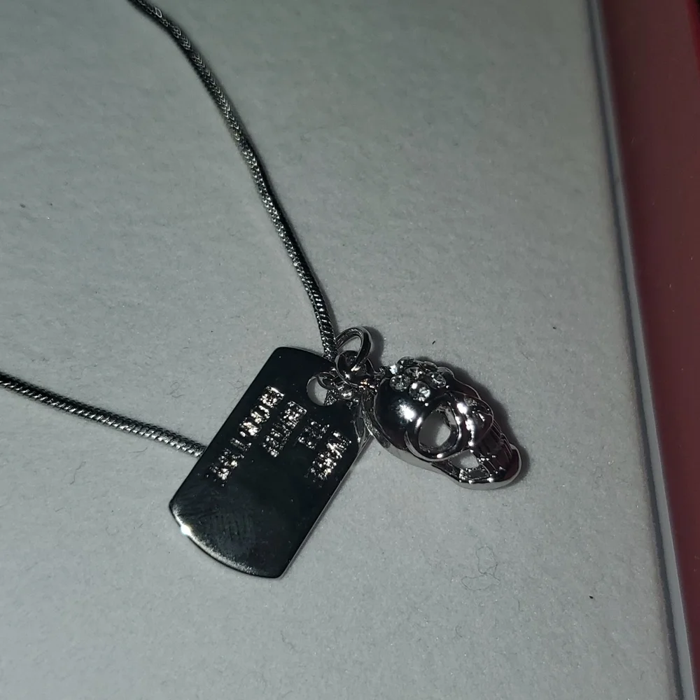 Buy 1 get 1 free. Cute charm necklace - Picture 2 of 2